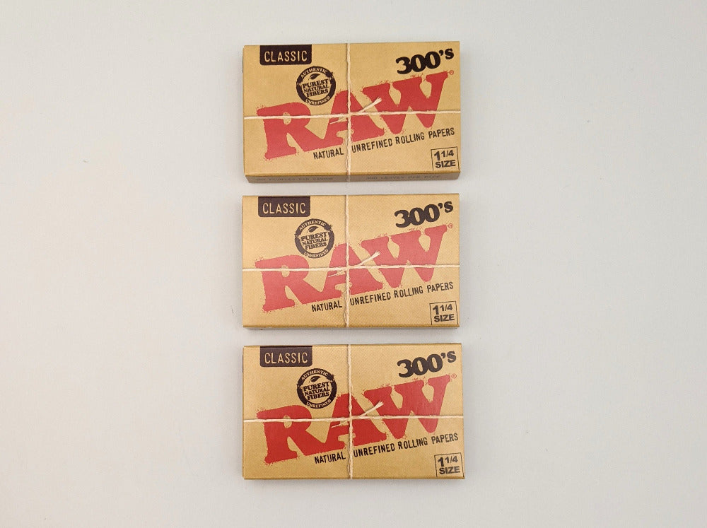 raw classic rolling papers 1 1/4 300 pack